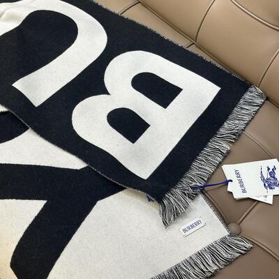 Burberry Logo Wool Jacquard Scarf Black White