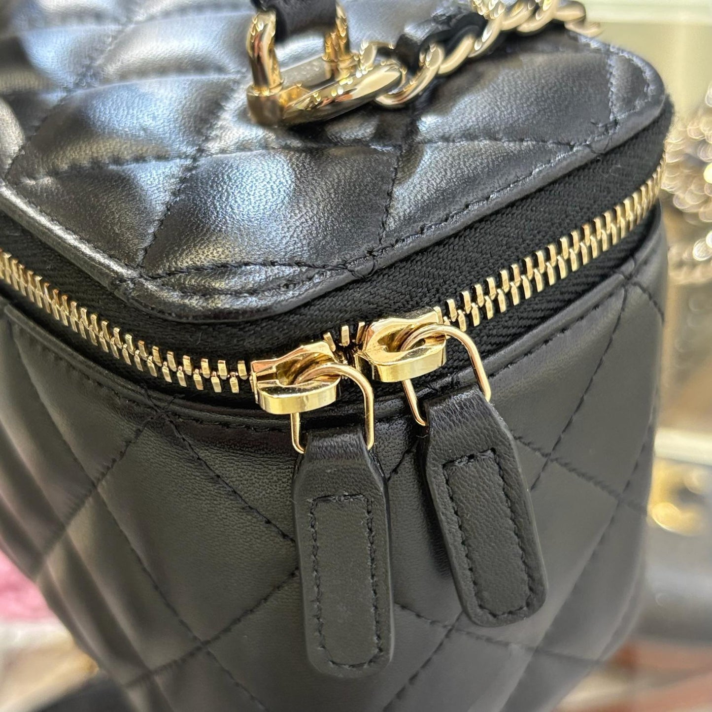 Chanel Vanity Case Handle Black Gold Lamb (A+)