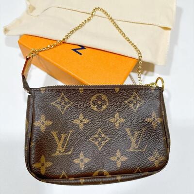 LV Mini Pochette Accessoires