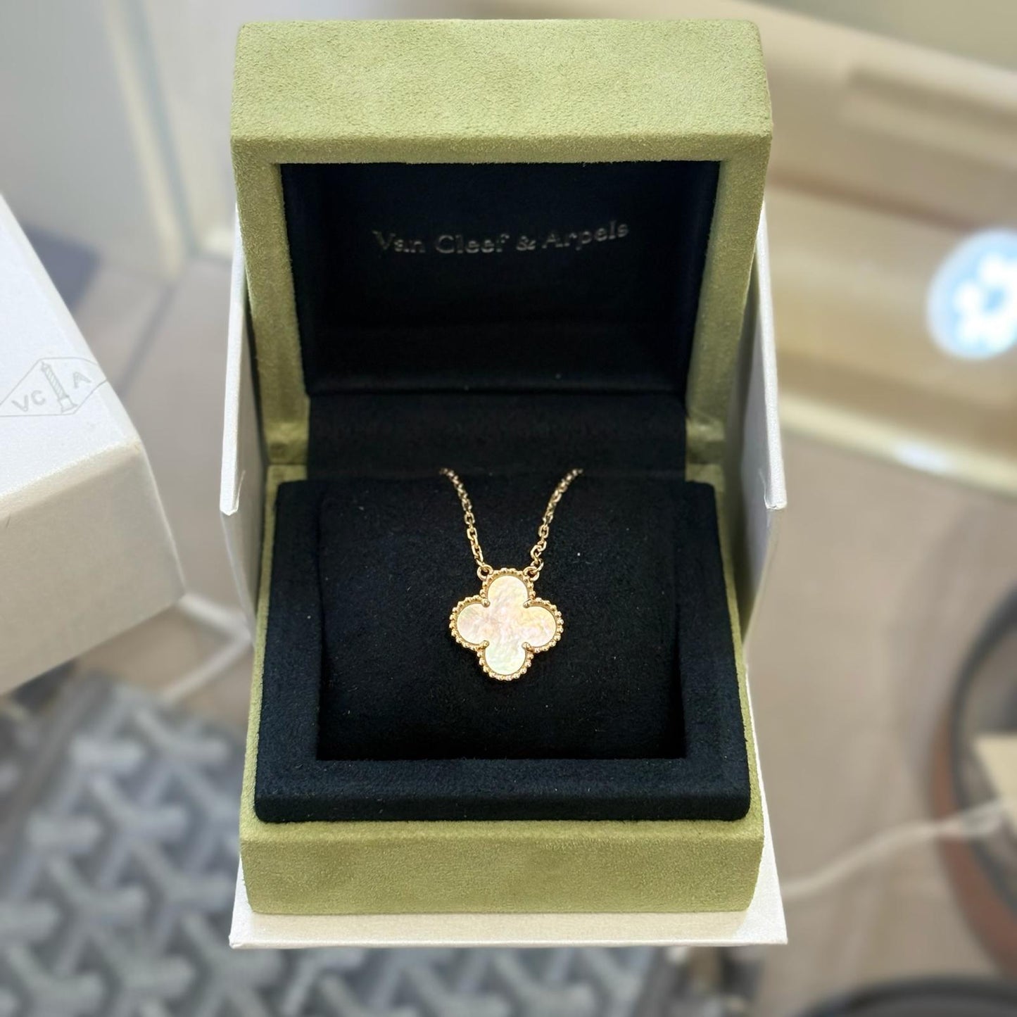 VCA Alhambra pendant White Gold Medium (A)