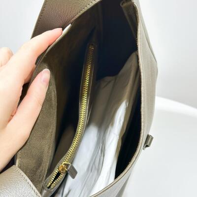 YSL Le 5 A 7 Soft Small Hobo Light Musk