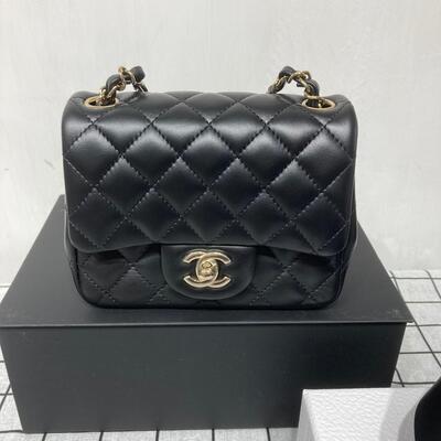 Chanel mini hotsell square 17cm