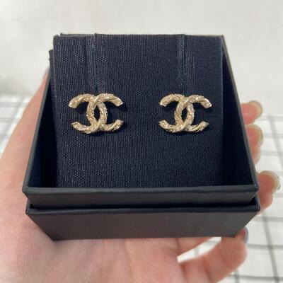 Chanel Classic Earring S Twist Gold