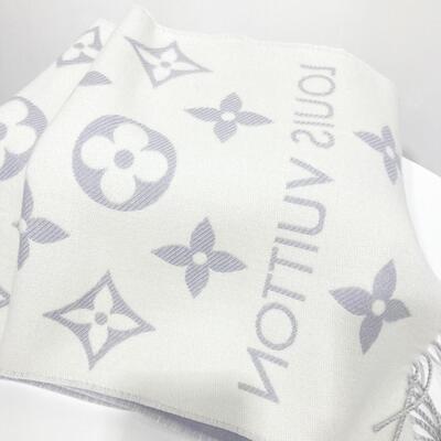 LV Essential Scarf Gris Clair (Light Lavender)