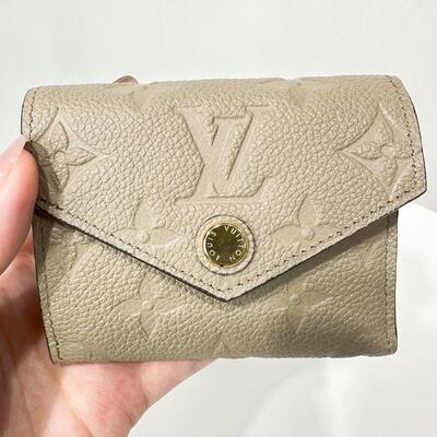 LV Zoe Wallet Monogram Leather Dune