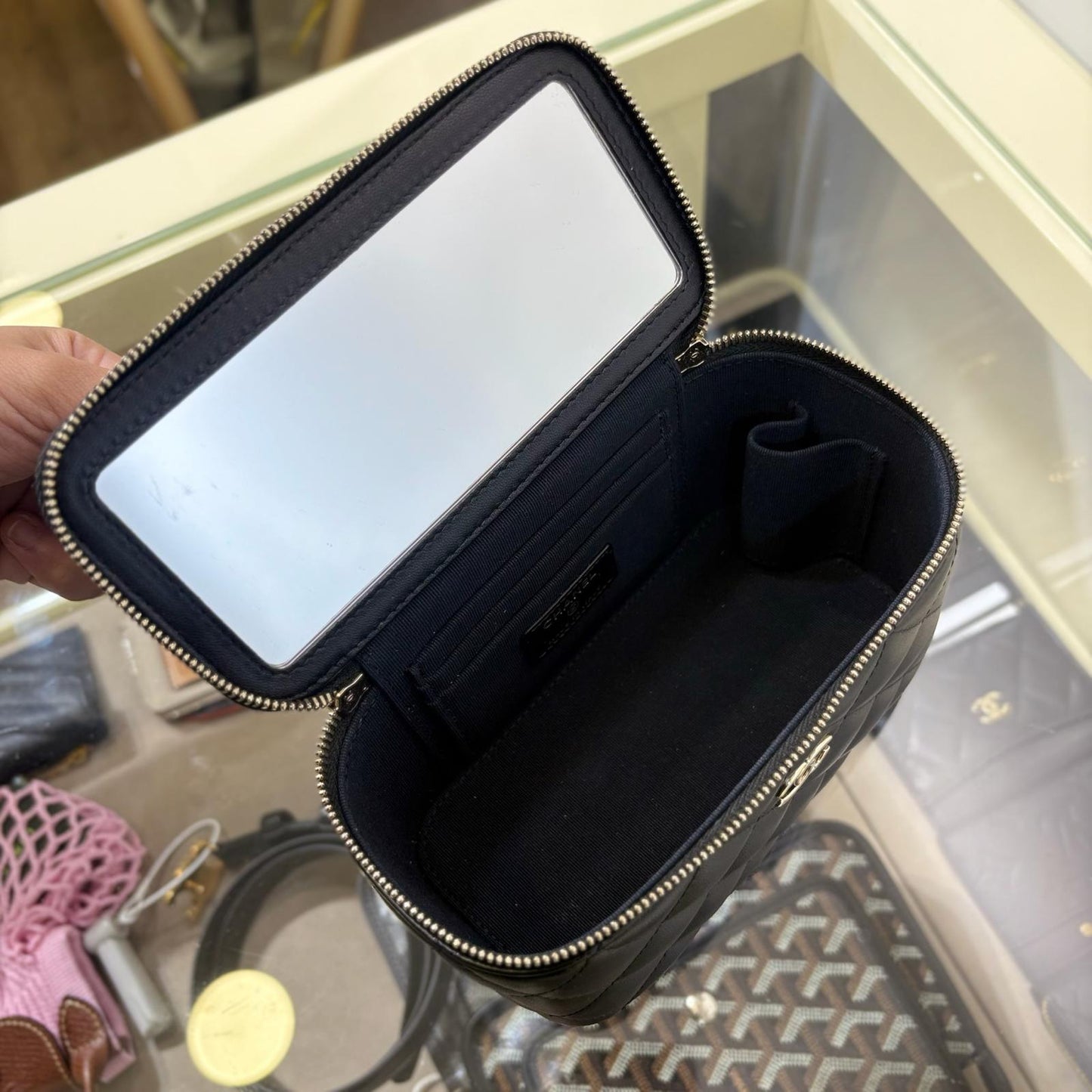Chanel Vanity Case Handle Black Gold Lamb (A+)