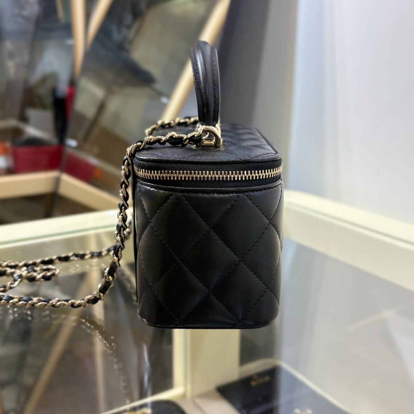 Chanel Vanity Case Handle Black Gold Lamb (A+)