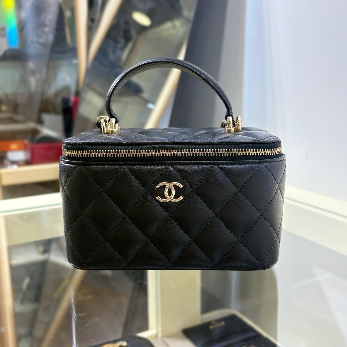 Chanel Vanity Case Handle Black Gold Lamb (A+)
