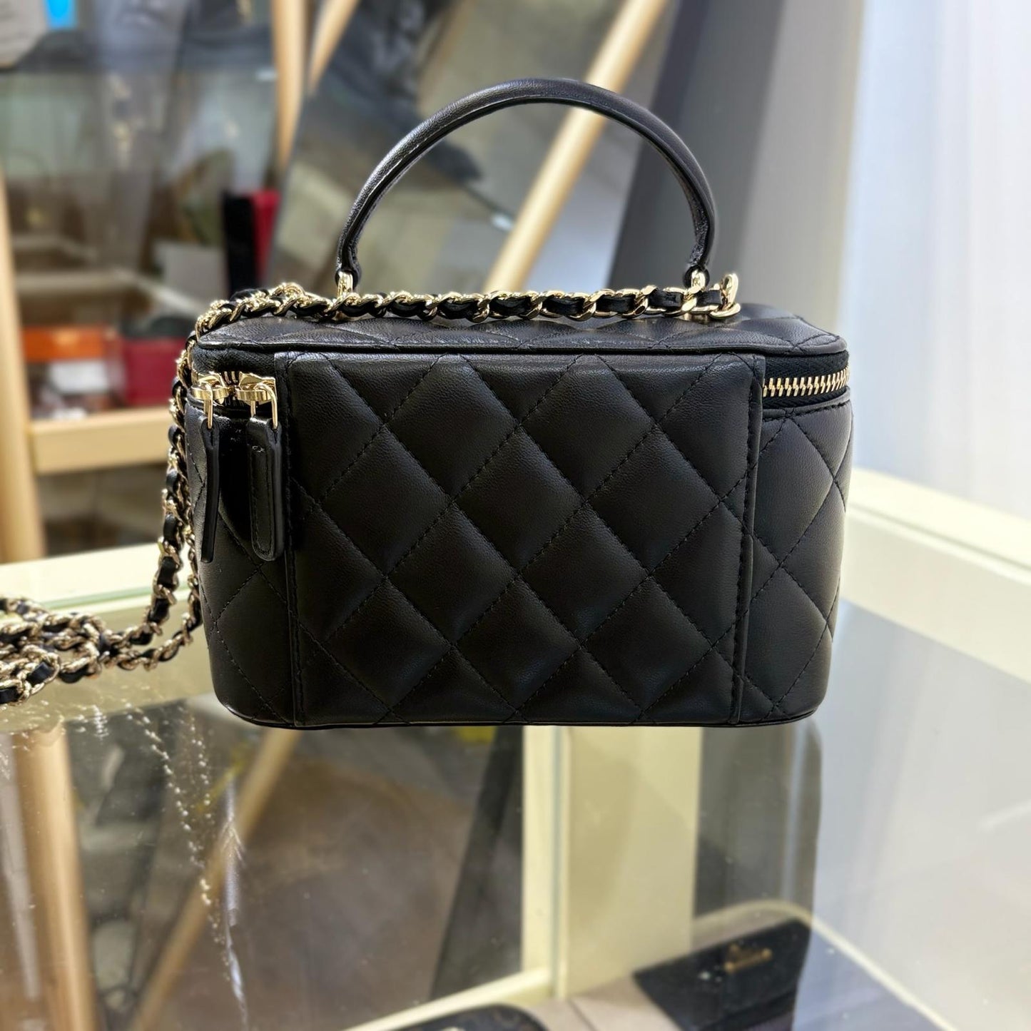 Chanel Vanity Case Handle Black Gold Lamb (A+)