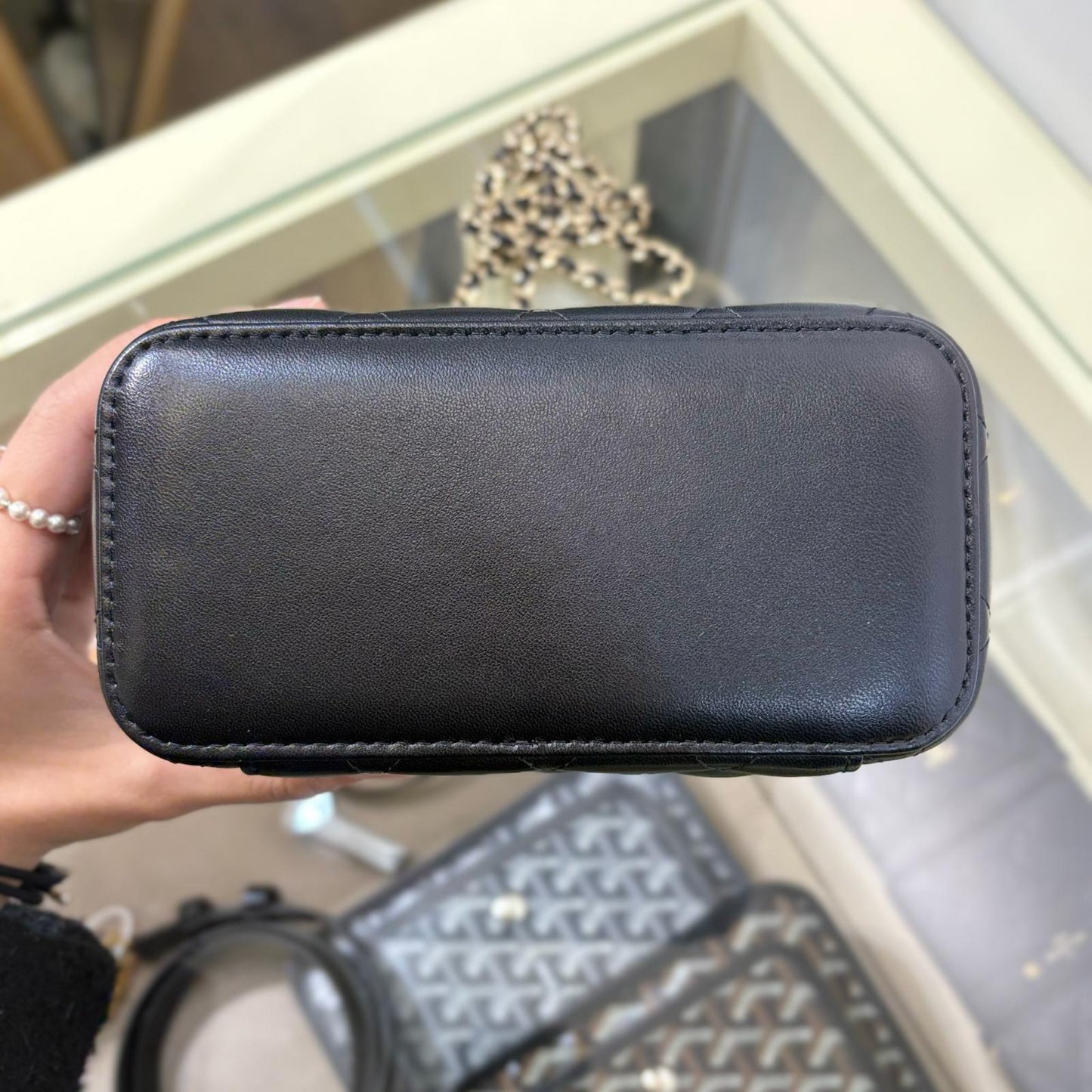 Chanel Vanity Case Handle Black Gold Lamb (A+)