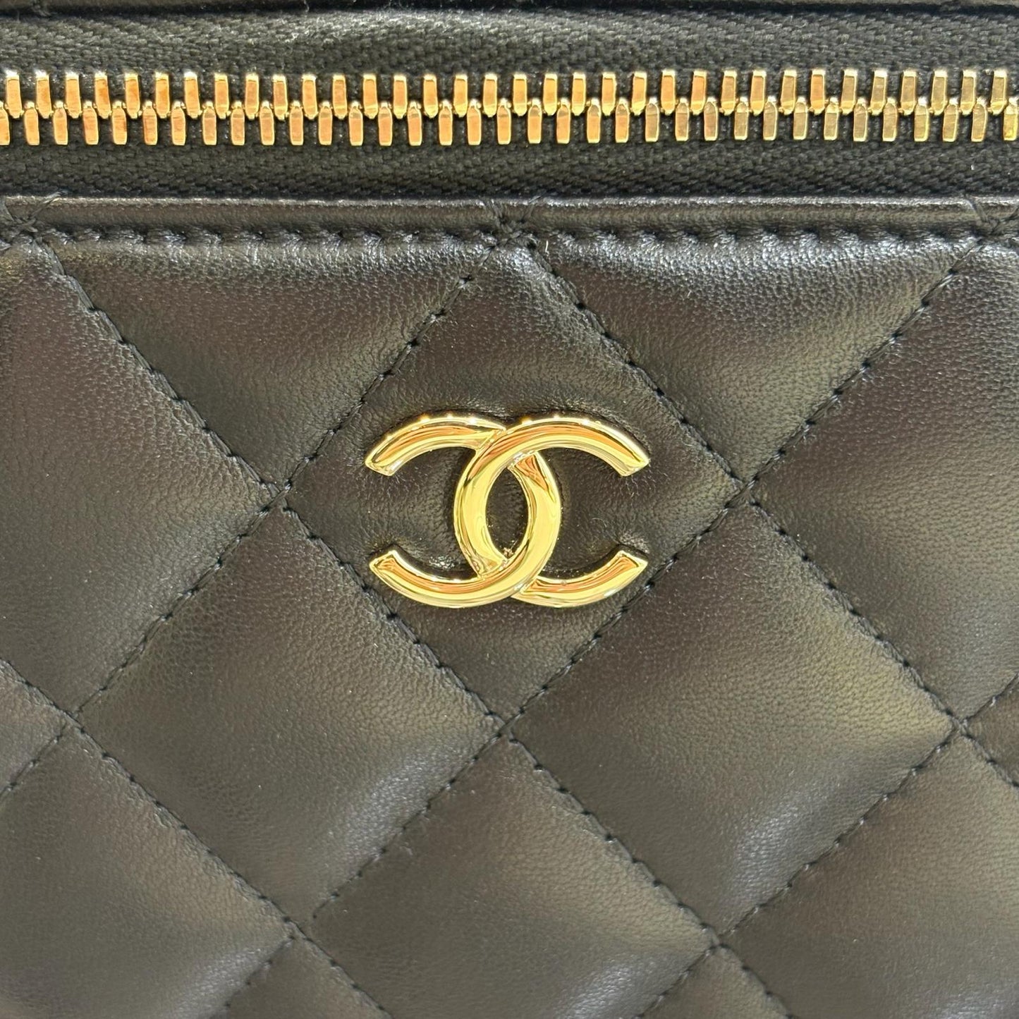 Chanel Vanity Case Handle Black Gold Lamb (A+)