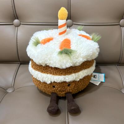 Jellycat Amuseables Carrot Cake 紅蘿蔔蛋糕