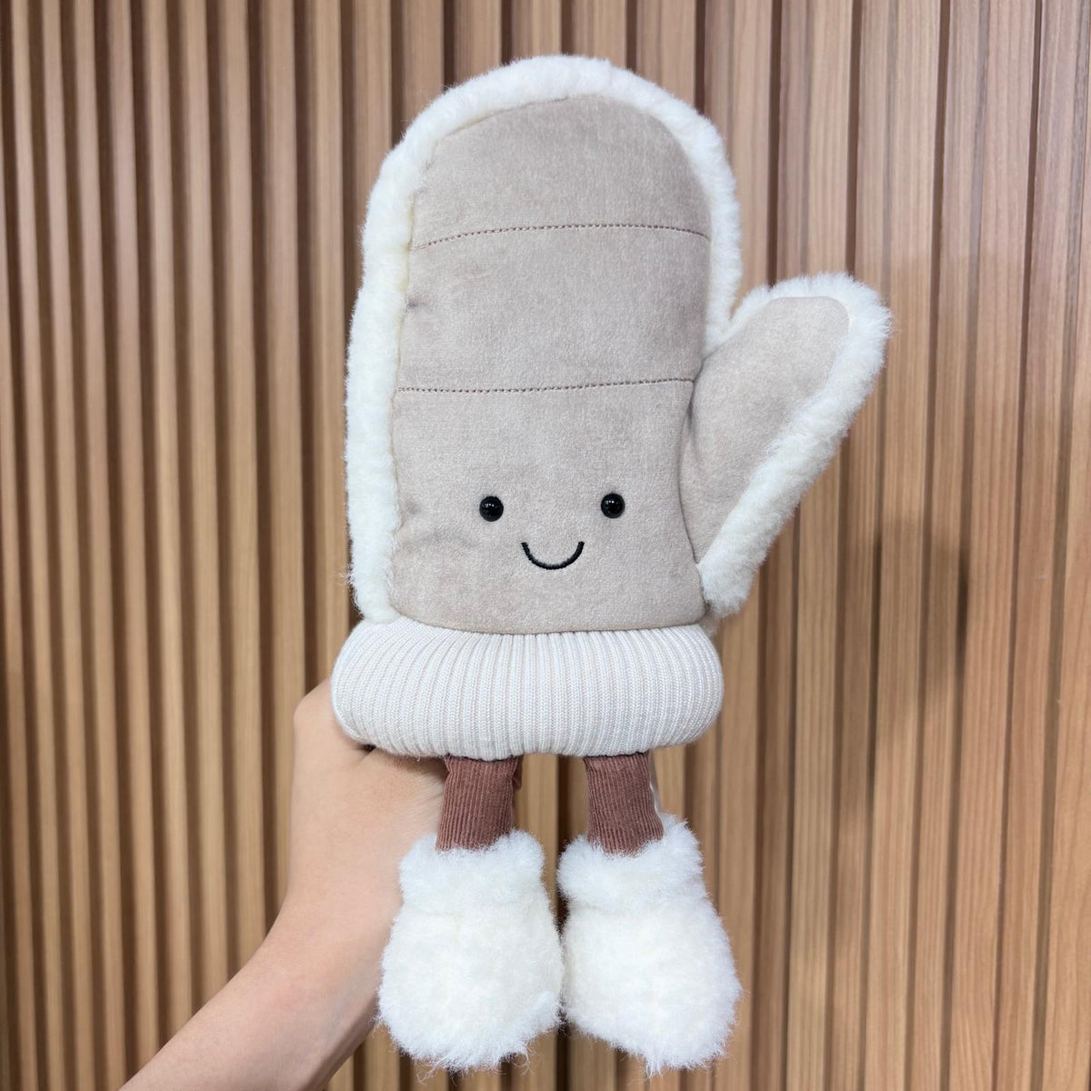 Jellycat Amuseables Fitswell Mitten 毛絨手套