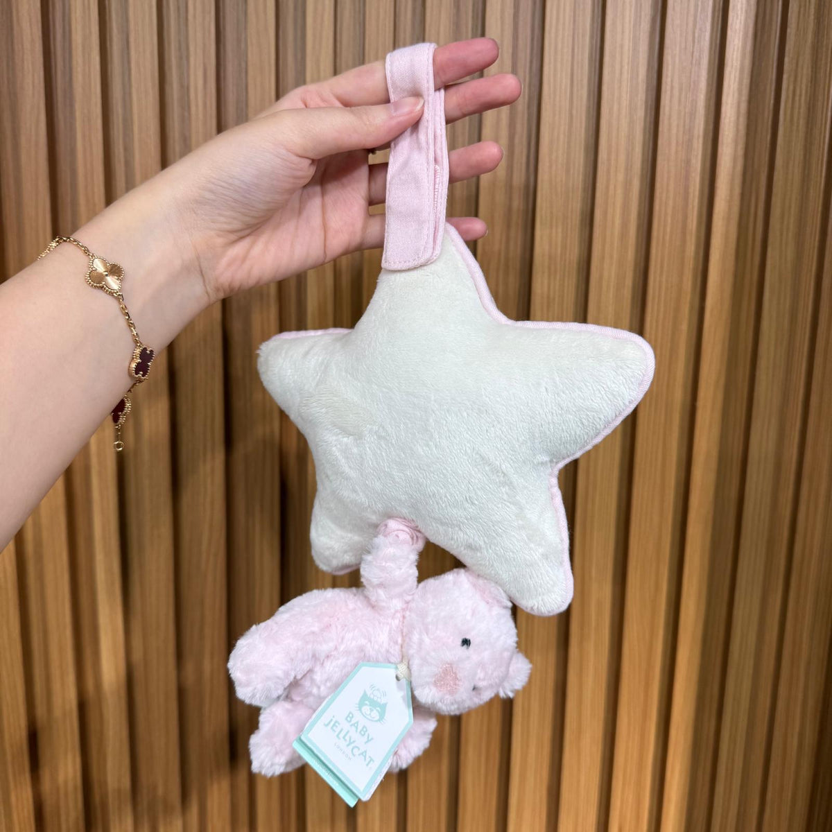 Jellycat Leola Bear Musical Pull 巴塞羅熊音樂鈴