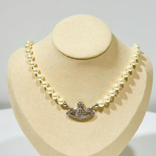 Vivenne Westwood Mini Bas Relief Pearl Choker