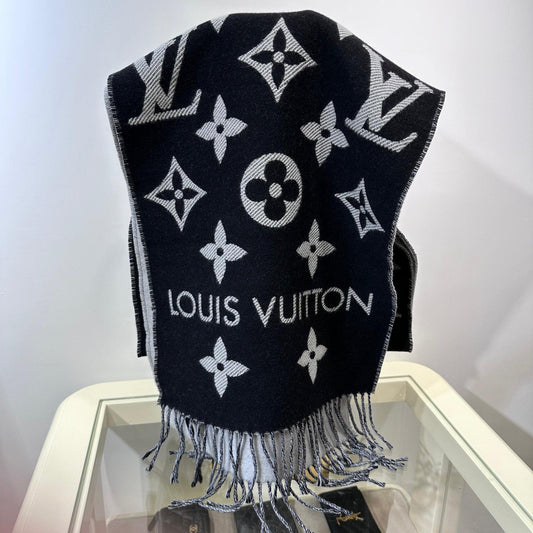 LV Essential Scarf Black