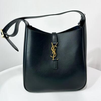 YSL Le 5 A 7 Soft Small Hobo Black