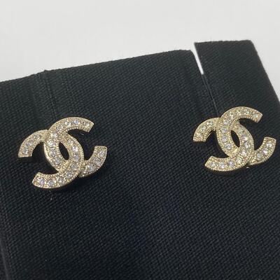 Chanel Classic Earring Gold