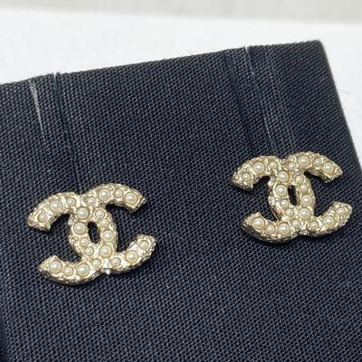 Chanel Earring Small Pearl Gold