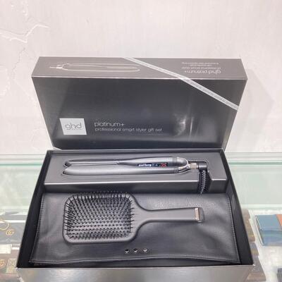 GHD Platinum+ Styler Gift Set