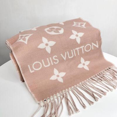 LV Essential Scarf Beige Rose
