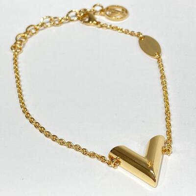 LV Essential V Bracelet Gold